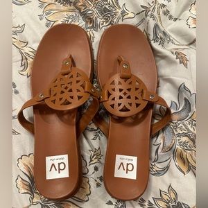 Like new DV by Dolce Vita sandals sz 8 1/2
